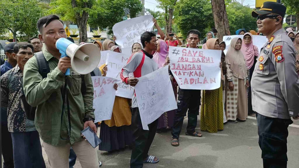 Aksi Solidaritas Mbah Darmi, Puluhan Warga Pencari Keadilan Kecewa Kinerja Kejaksaan&nbsp;Tuban